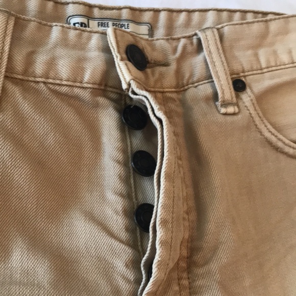 Free People Women’s Tan Fray-Edge Shorts. Khaki. EUC size 30 - Picture 8 of 9